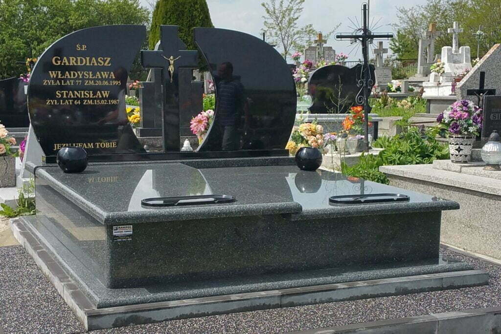 Nagrobki i pomniki Mircze