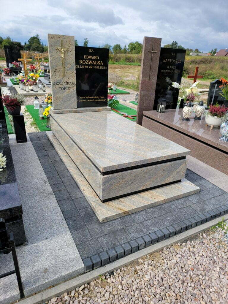 20210922_135009 Nagrobki i pomniki Białopole