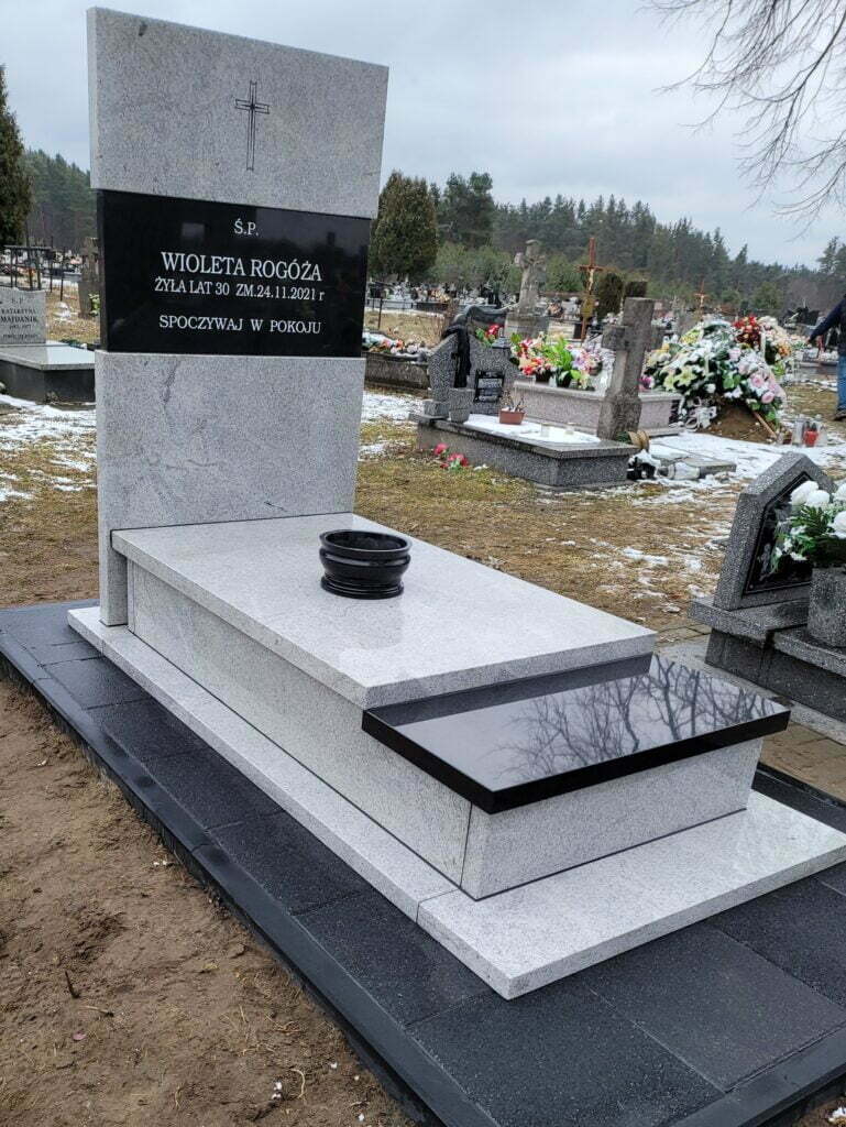 20220309_163407 Nagrobki i pomniki Białopole