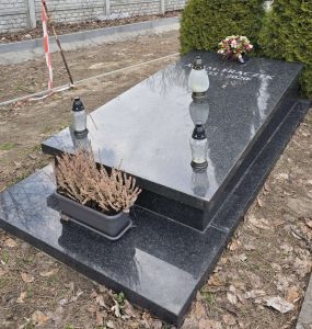 Nagrobki płaskie i sarkofagi