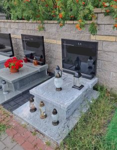 Nagrobek urnowy dziecięcy